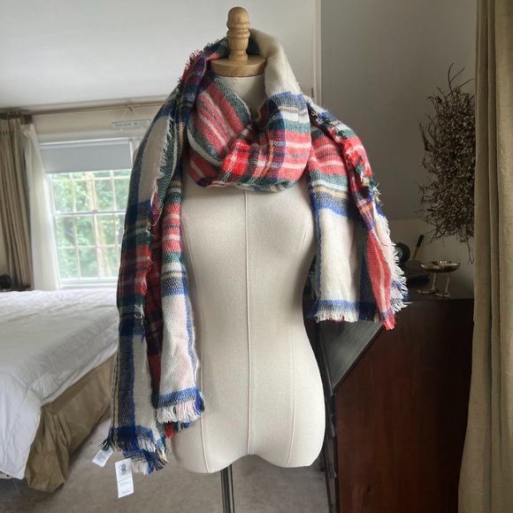 Old Navy Accessories - NWT Oversized Old Navy Scarf/Shawl. Roughly 76" x 39" (Or 193 x 99 cm)